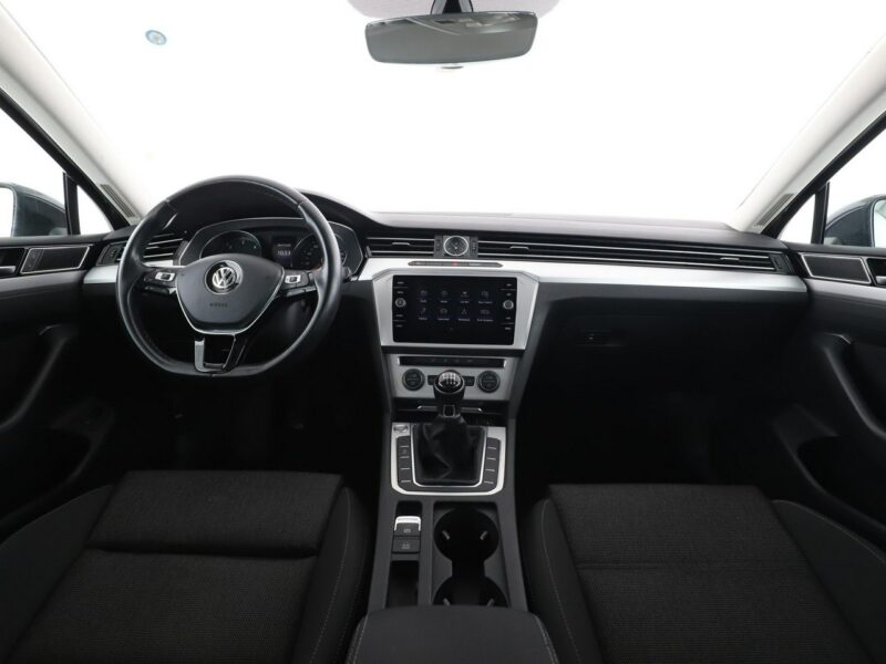 Volkswagen Passat FV23% matrix LED navi klima auto czujniki parkowania B8 (2014-2023)