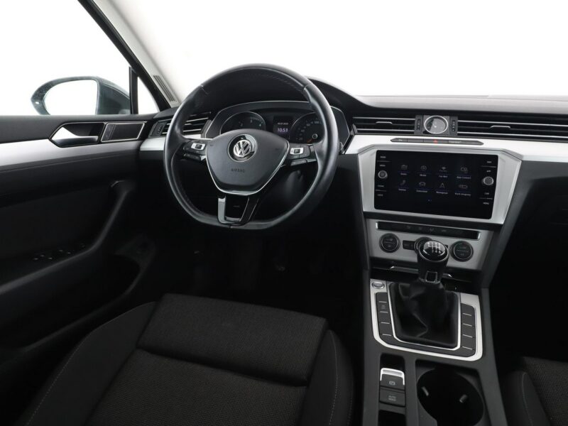 Volkswagen Passat FV23% matrix LED navi klima auto czujniki parkowania B8 (2014-2023)
