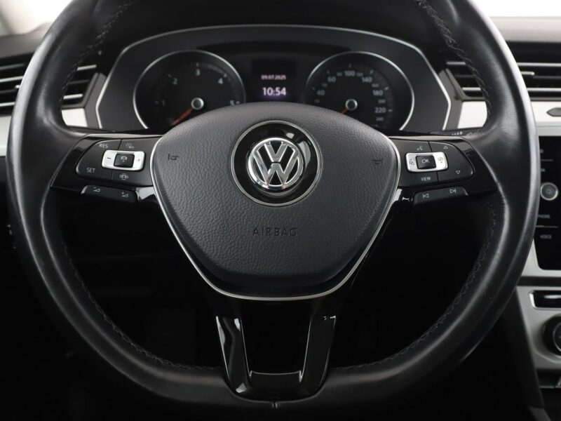 Volkswagen Passat FV23% matrix LED navi klima auto czujniki parkowania B8 (2014-2023)