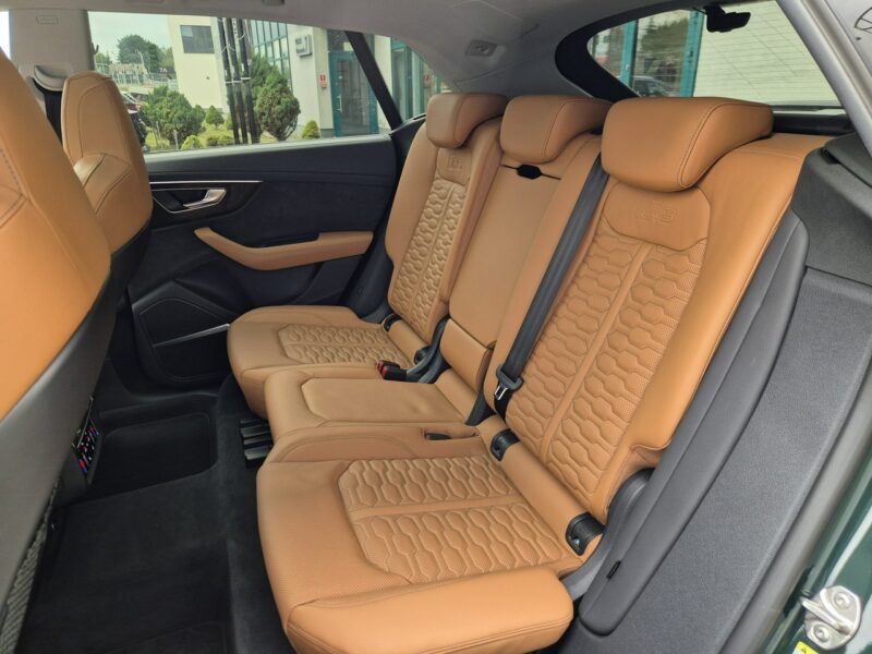 Audi RS Q8 600KM. Lakier Audi Exlusive. Masaże. B&O. ACC. Noktowizor. Hak. FV23%.
