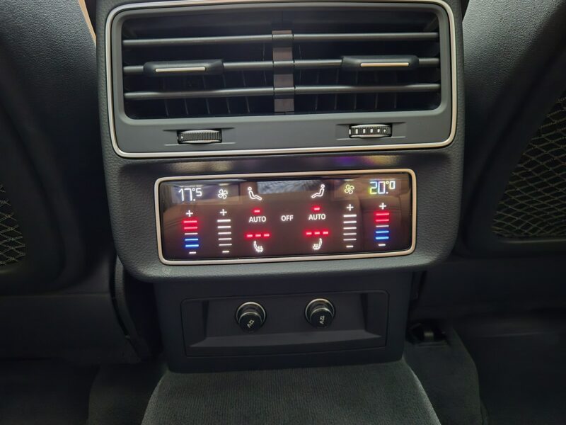 Audi RS Q8 600KM. Lakier Audi Exlusive. Masaże. B&O. ACC. Noktowizor. Hak. FV23%.