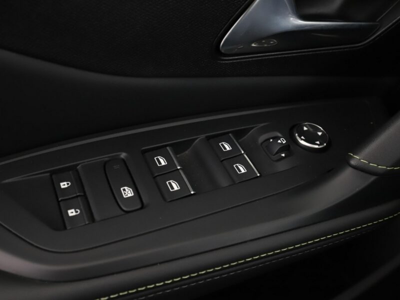 Peugeot 308 GT automat full LED skóra/alcantara navi virtual cocpit navi kamery T9 (2014-2021)