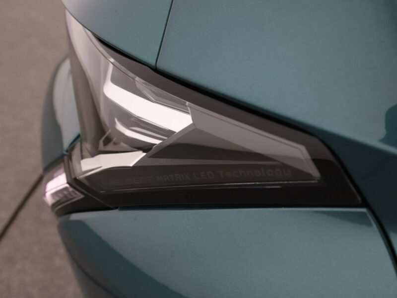 Peugeot 308 GT automat full LED skóra/alcantara navi virtual cocpit navi kamery T9 (2014-2021)