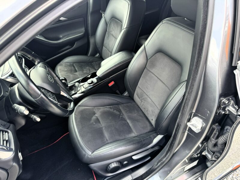 Infiniti Q30 Kamera 360, Podgrzewane fotele, Alcantara, Nawigacja, LED, Hak