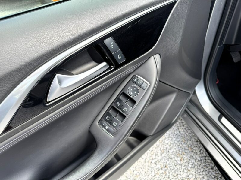 Infiniti Q30 Kamera 360, Podgrzewane fotele, Alcantara, Nawigacja, LED, Hak