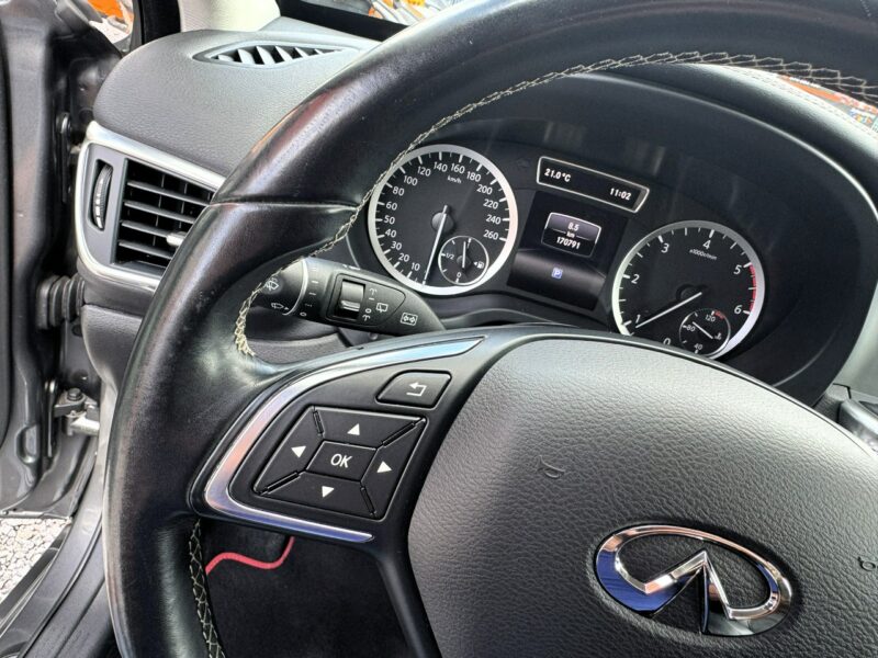 Infiniti Q30 Kamera 360, Podgrzewane fotele, Alcantara, Nawigacja, LED, Hak
