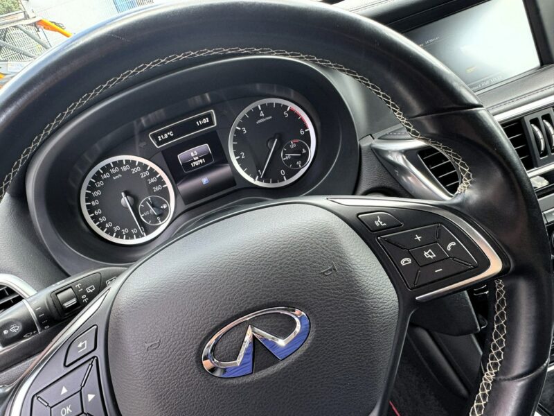 Infiniti Q30 Kamera 360, Podgrzewane fotele, Alcantara, Nawigacja, LED, Hak