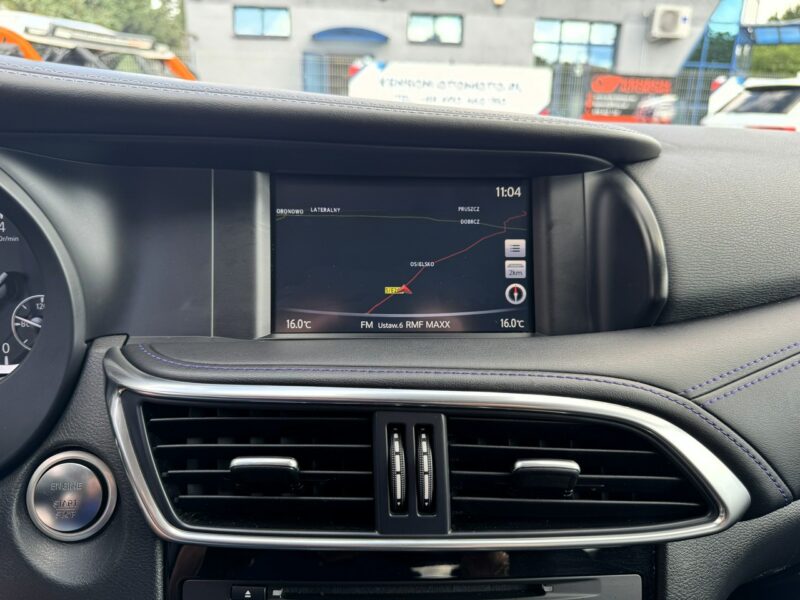 Infiniti Q30 Kamera 360, Podgrzewane fotele, Alcantara, Nawigacja, LED, Hak