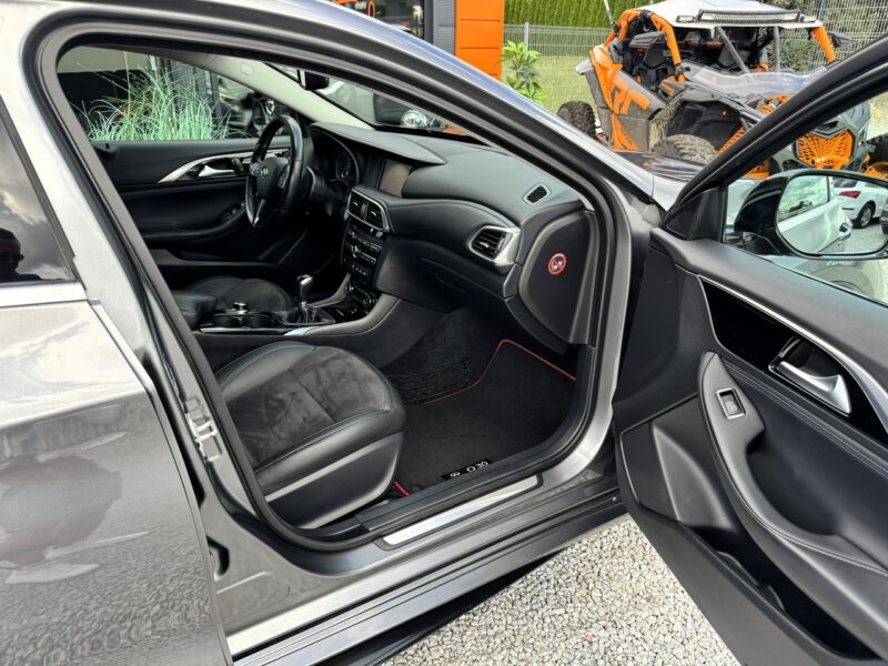 Infiniti Q30 Kamera 360, Podgrzewane fotele, Alcantara, Nawigacja, LED, Hak