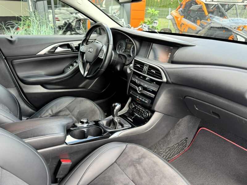 Infiniti Q30 Kamera 360, Podgrzewane fotele, Alcantara, Nawigacja, LED, Hak