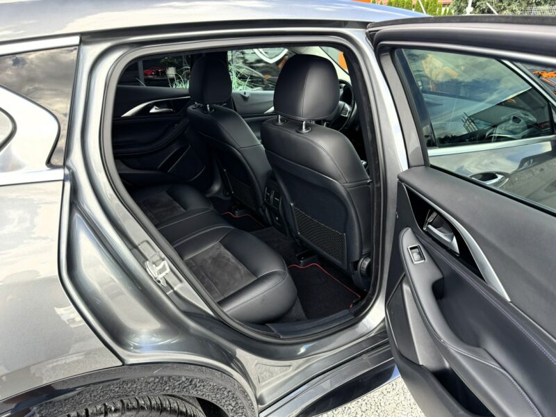Infiniti Q30 Kamera 360, Podgrzewane fotele, Alcantara, Nawigacja, LED, Hak