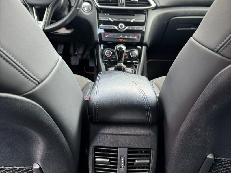 Infiniti Q30 Kamera 360, Podgrzewane fotele, Alcantara, Nawigacja, LED, Hak