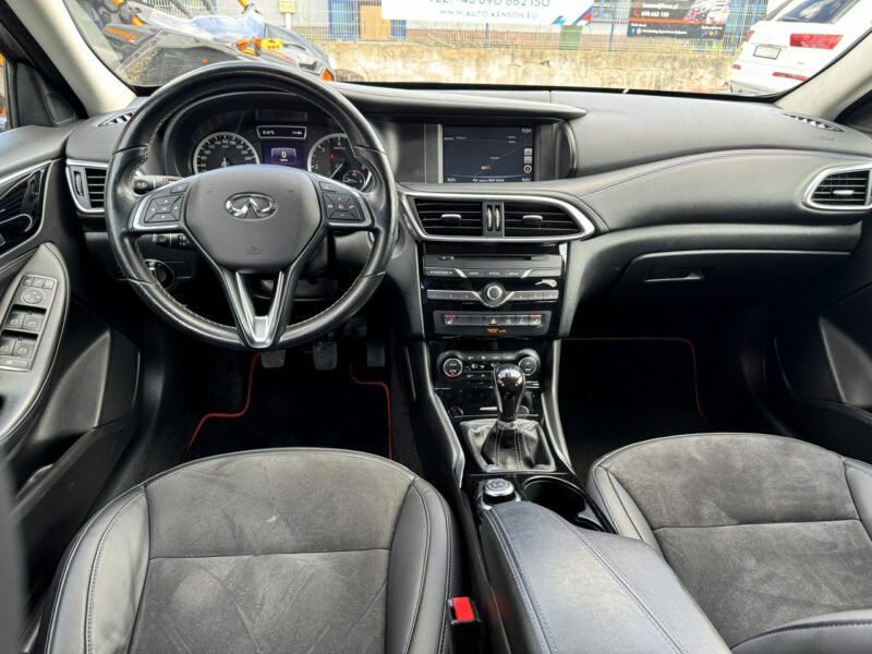 Infiniti Q30 Kamera 360, Podgrzewane fotele, Alcantara, Nawigacja, LED, Hak