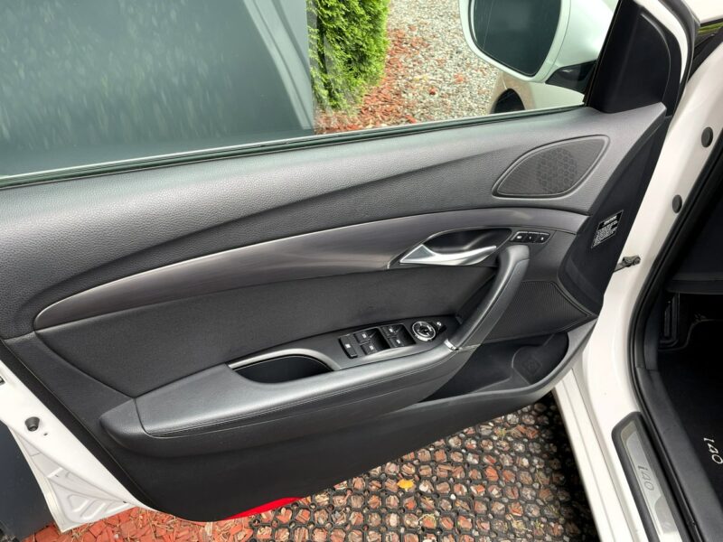 Hyundai i40 LED, HAK, Klima, Navi, Tempomat, Grzane Fotele, Panorama,Asystent Pasa