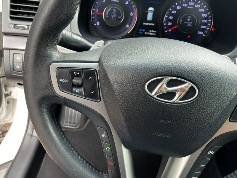 Hyundai i40 LED, HAK, Klima, Navi, Tempomat, Grzane Fotele, Panorama,Asystent Pasa