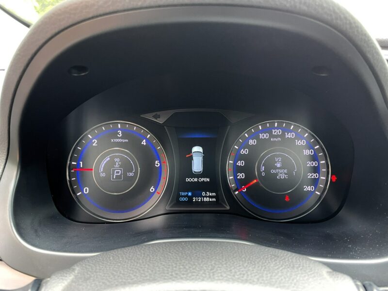Hyundai i40 LED, HAK, Klima, Navi, Tempomat, Grzane Fotele, Panorama,Asystent Pasa