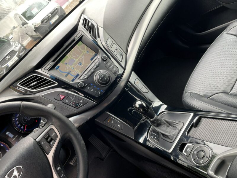Hyundai i40 LED, HAK, Klima, Navi, Tempomat, Grzane Fotele, Panorama,Asystent Pasa