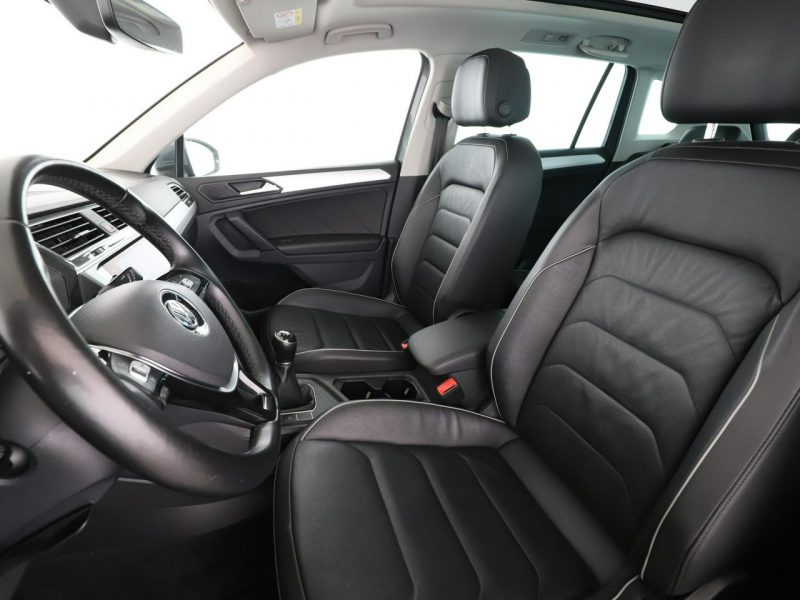 Volkswagen Tiguan skóra navi panorama grzane fotele kamera i czujniki parowania hak II (2016-2024)