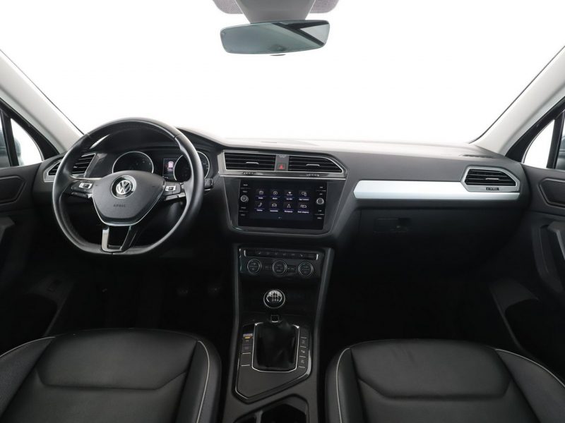 Volkswagen Tiguan skóra navi panorama grzane fotele kamera i czujniki parowania hak II (2016-2024)