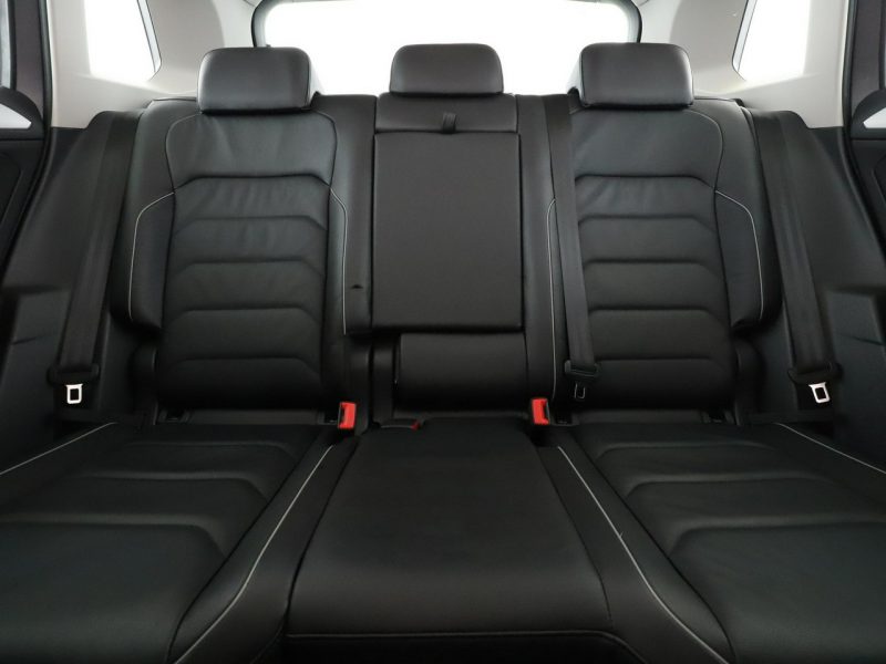 Volkswagen Tiguan skóra navi panorama grzane fotele kamera i czujniki parowania hak II (2016-2024)