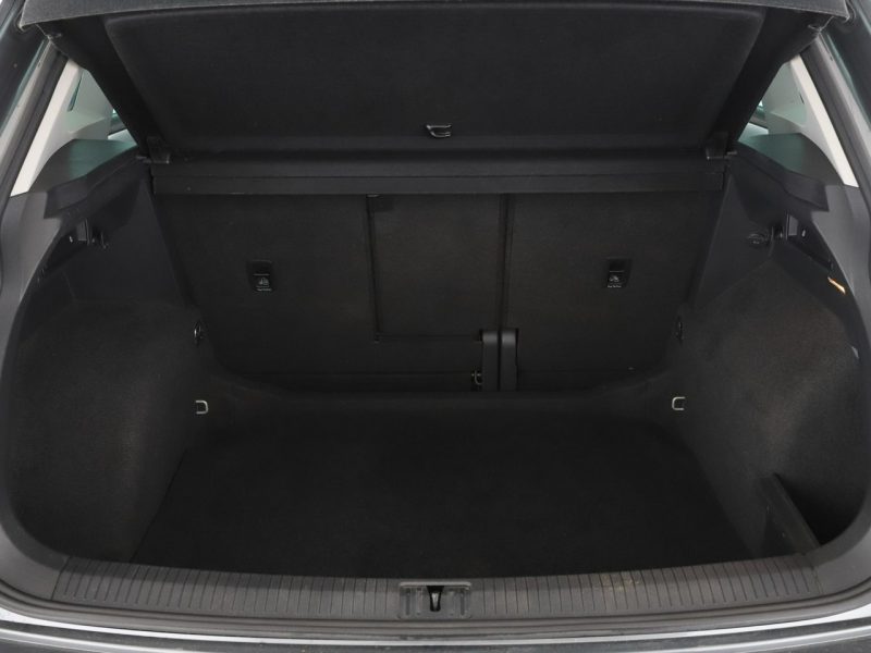 Volkswagen Tiguan skóra navi panorama grzane fotele kamera i czujniki parowania hak II (2016-2024)