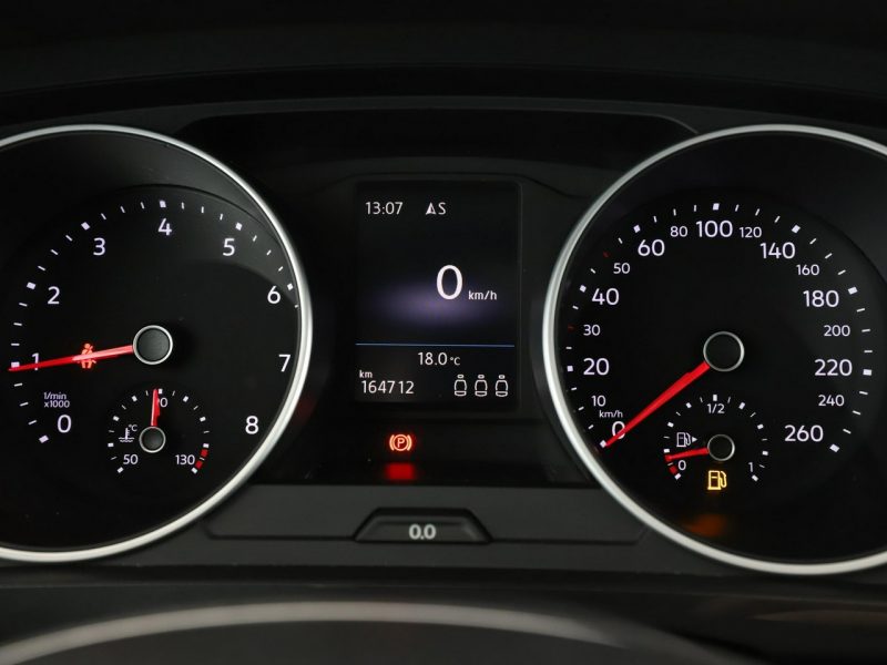 Volkswagen Tiguan skóra navi panorama grzane fotele kamera i czujniki parowania hak II (2016-2024)