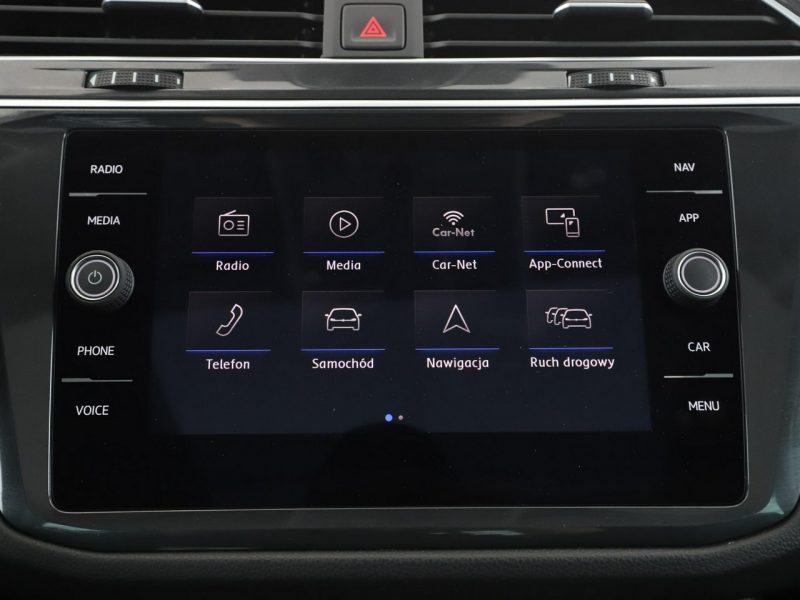Volkswagen Tiguan skóra navi panorama grzane fotele kamera i czujniki parowania hak II (2016-2024)