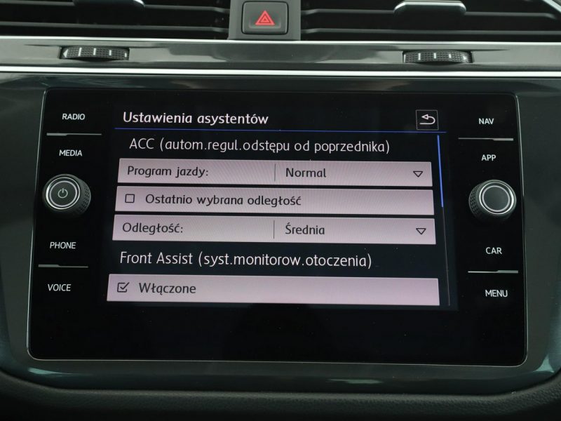 Volkswagen Tiguan skóra navi panorama grzane fotele kamera i czujniki parowania hak II (2016-2024)