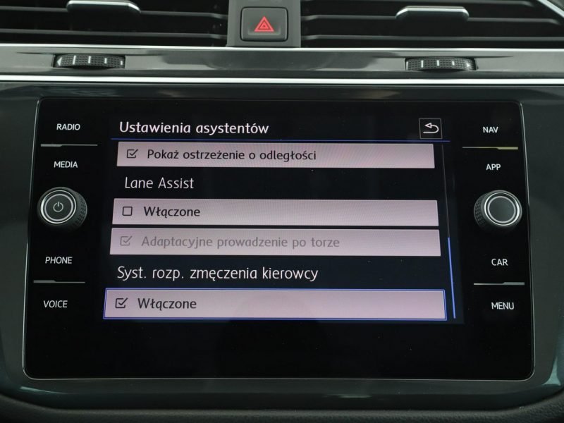 Volkswagen Tiguan skóra navi panorama grzane fotele kamera i czujniki parowania hak II (2016-2024)
