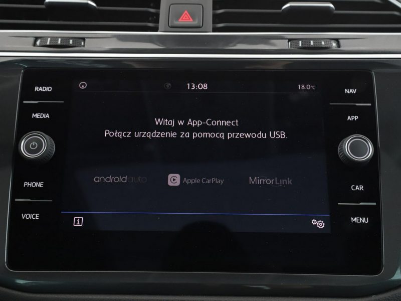 Volkswagen Tiguan skóra navi panorama grzane fotele kamera i czujniki parowania hak II (2016-2024)