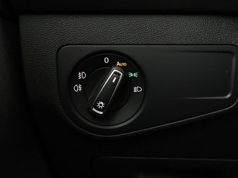 Volkswagen Tiguan skóra navi panorama grzane fotele kamera i czujniki parowania hak II (2016-2024)