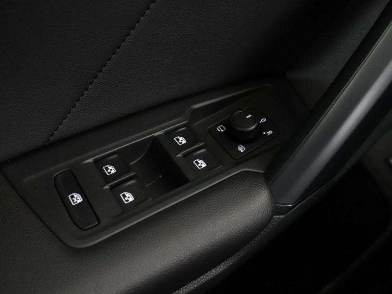 Volkswagen Tiguan skóra navi panorama grzane fotele kamera i czujniki parowania hak II (2016-2024)
