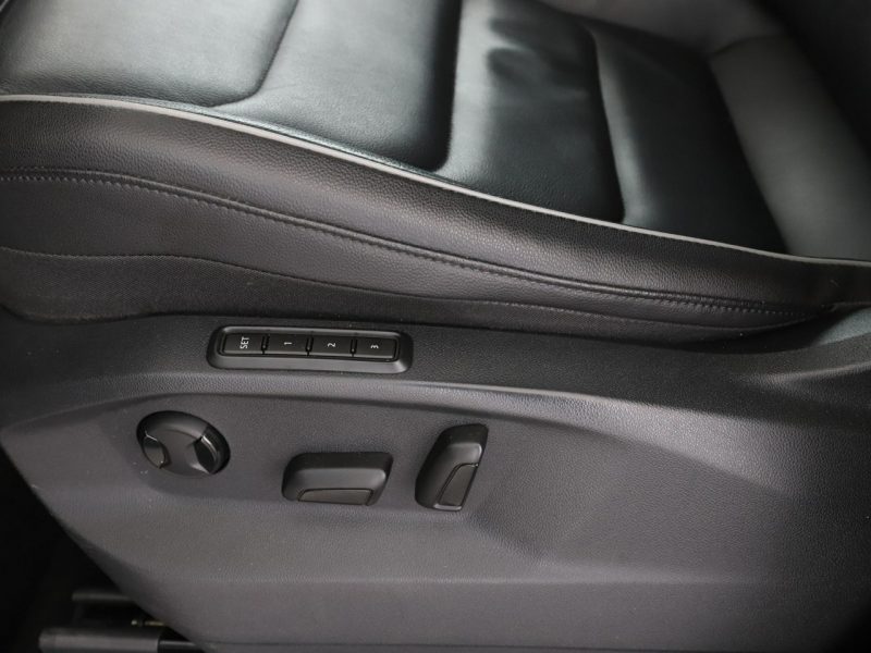 Volkswagen Tiguan skóra navi panorama grzane fotele kamera i czujniki parowania hak II (2016-2024)