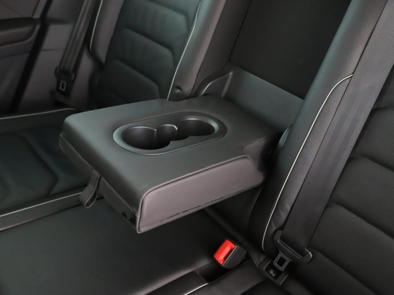 Volkswagen Tiguan skóra navi panorama grzane fotele kamera i czujniki parowania hak II (2016-2024)