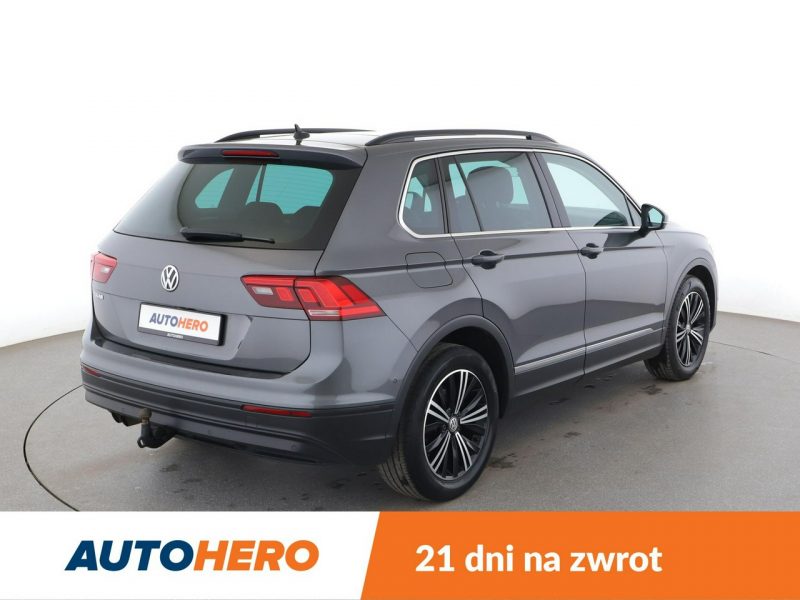 Volkswagen Tiguan skóra navi panorama grzane fotele kamera i czujniki parowania hak II (2016-2024)