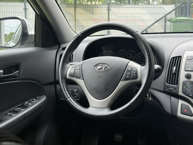 Hyundai i30 1.4 Benzyna | Serwisowany | Gwarancja | Bogate wyposażenie | Zadbany I (2002-2013)