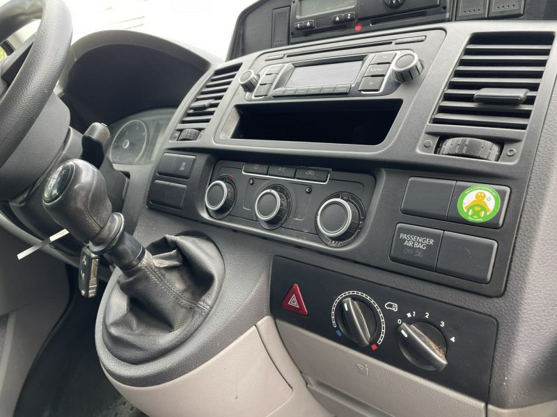 Volkswagen Transporter Volkswagen Transporter Long 2.0-140KM 9-osobowy Model 2015 T5