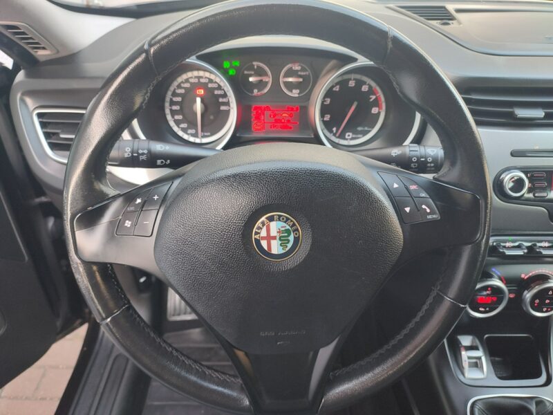 Alfa Romeo Giulietta GAZ salon RP zadbana serwis Gwarancja