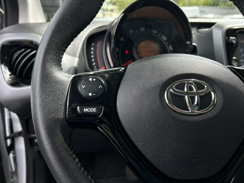 Toyota Aygo 1.0 VVTi 72KM X-PLAY TECH STYLE, salon Polska, gwarancja, II (2014-)