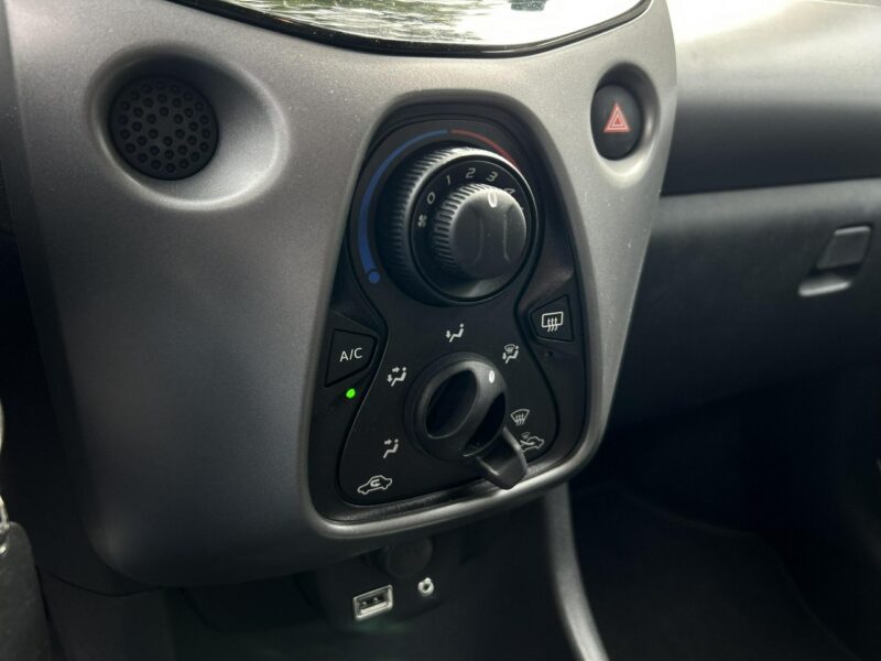 Toyota Aygo 1.0 VVTi 72KM X-PLAY TECH STYLE, salon Polska, gwarancja, II (2014-)