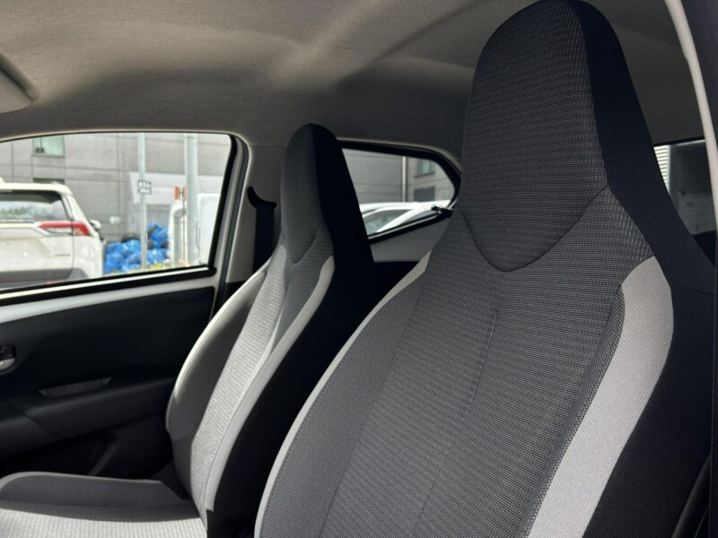 Toyota Aygo 1.0 VVTi 72KM X-PLAY TECH STYLE, salon Polska, gwarancja, II (2014-)