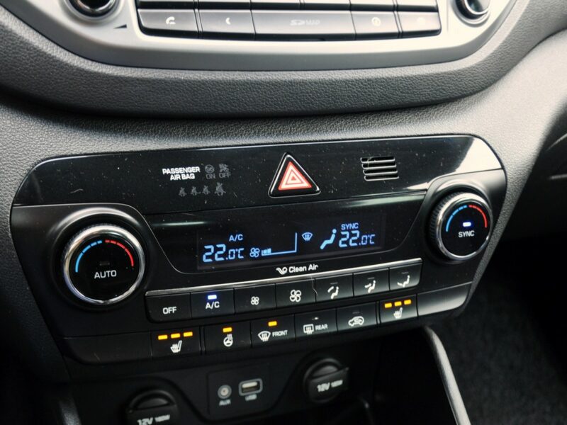Hyundai Tucson 2.0CRDi(136KM)*4WD*Led*Navi*Kamera*Grzana Kierowni*Welur*Reling*Alu17" III (2015-2020)