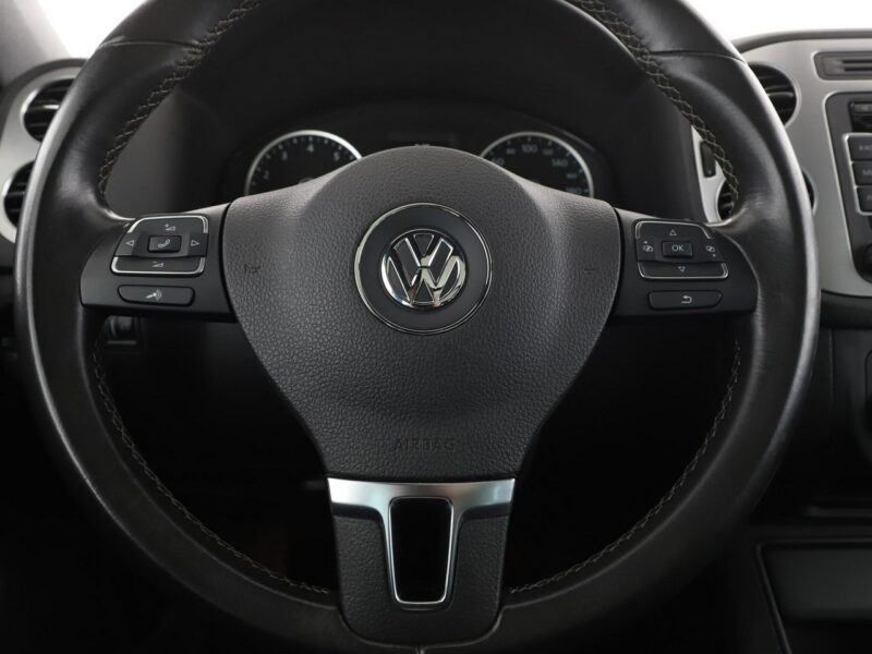 Volkswagen Tiguan 4X4 160KM Navi Klimatyzacja Panorama Podgrzewane fotele Czujniki parko I (2007-2016)