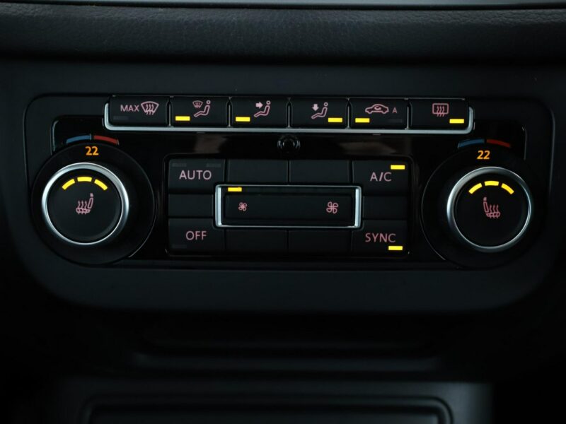Volkswagen Tiguan 4X4 160KM Navi Klimatyzacja Panorama Podgrzewane fotele Czujniki parko I (2007-2016)