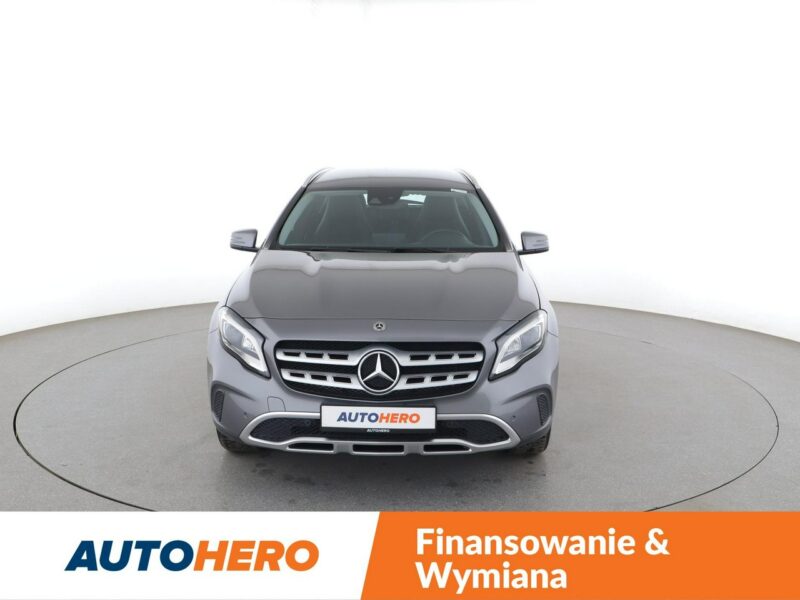 Mercedes GLA 180 FV23% automat półskóra navi kamera tempomat klima-auto