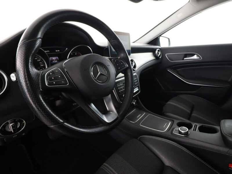 Mercedes GLA 180 FV23% automat półskóra navi kamera tempomat klima-auto