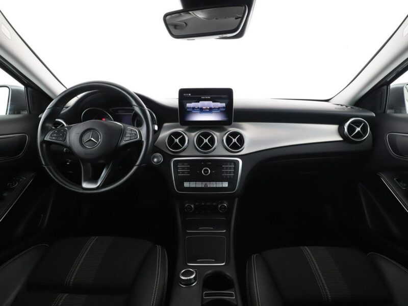 Mercedes GLA 180 FV23% automat półskóra navi kamera tempomat klima-auto