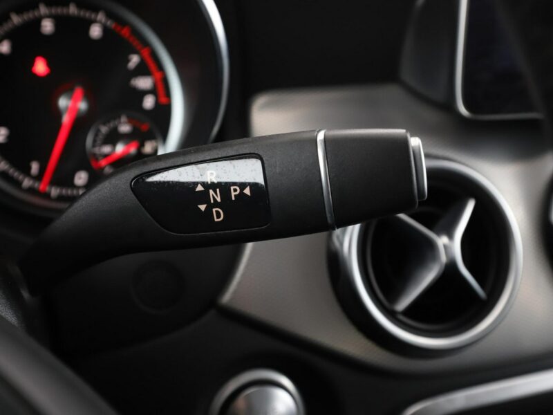 Mercedes GLA 180 FV23% automat półskóra navi kamera tempomat klima-auto