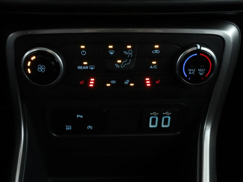 Ford EcoSport navi klimatyzacja czujniki parkowania grzane fotele kierownica i szyba II (2013-)