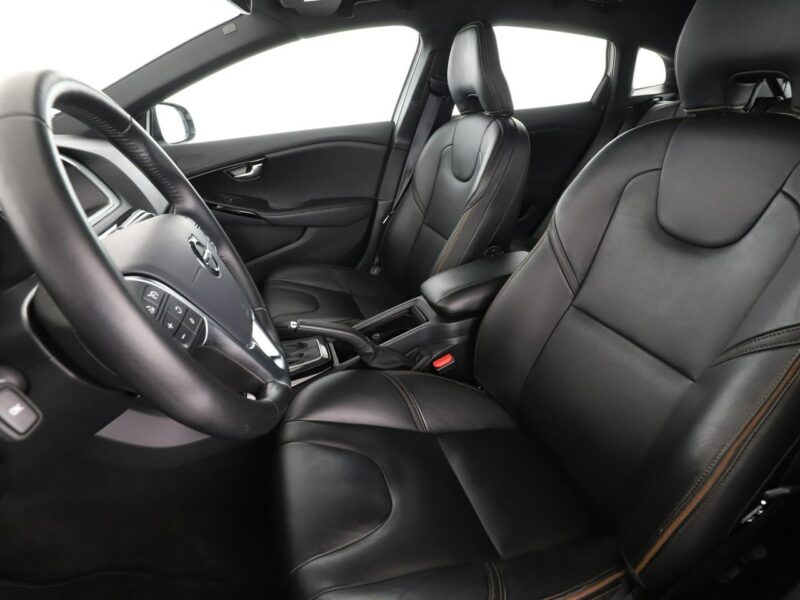 Volvo V40 Cross Country CrossCountry T3 Momentum automat skóra grzane fotele PDC-kamera tempom